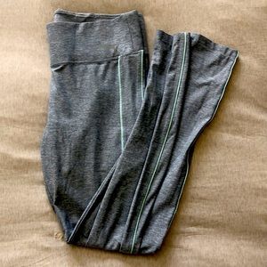 Pink yoga leggings - S (grey w/ light blue stripe)
